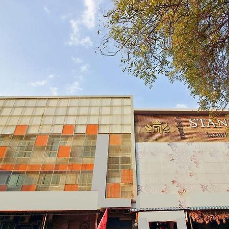 Oyo 26991 Stanza Luxurios Stay Zahirabad Bagian luar foto