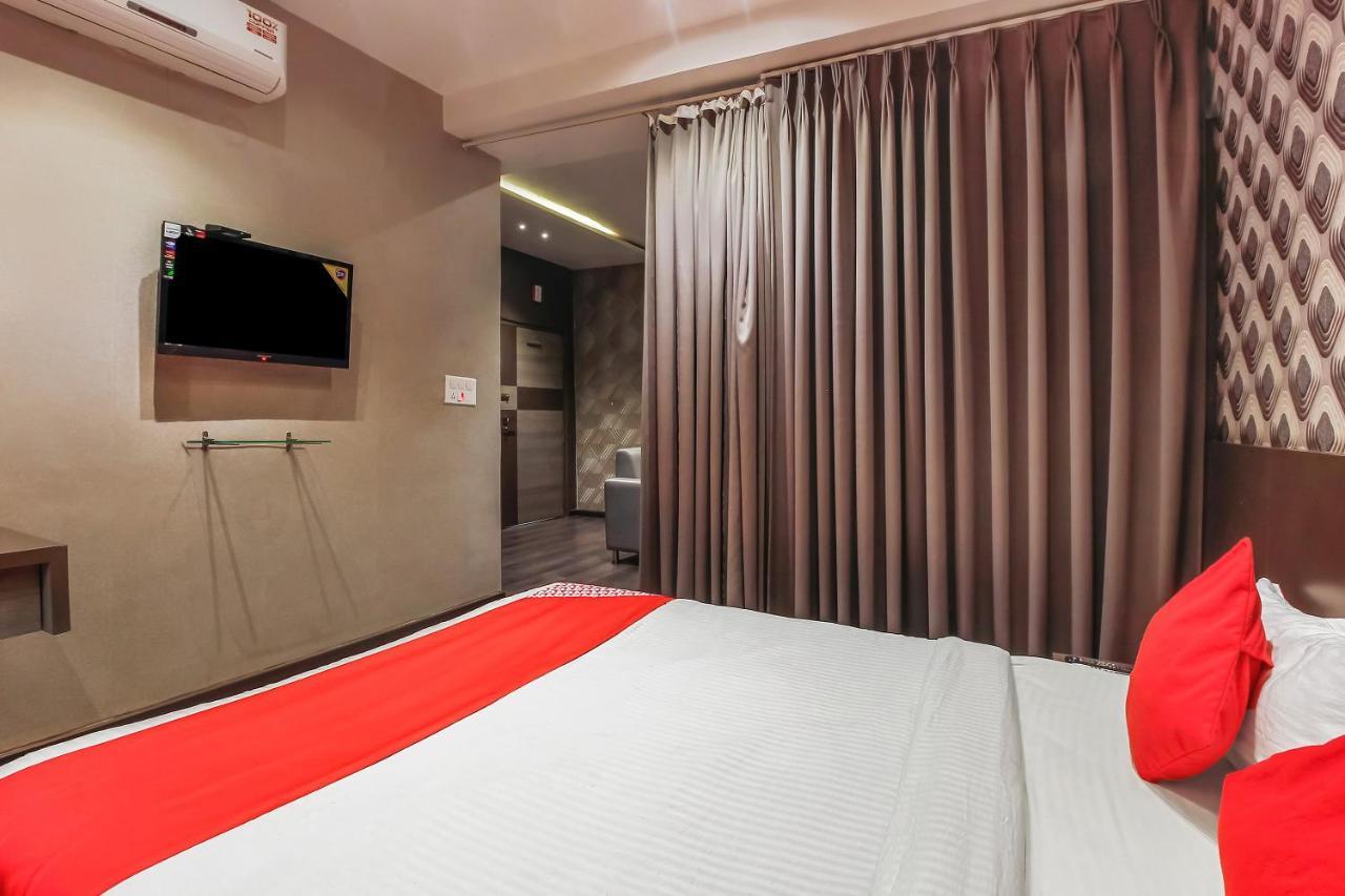 Oyo 26991 Stanza Luxurios Stay Zahirabad Bagian luar foto