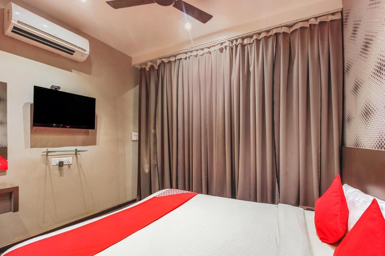 Oyo 26991 Stanza Luxurios Stay Zahirabad Bagian luar foto