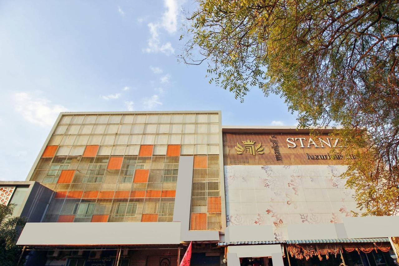 Oyo 26991 Stanza Luxurios Stay Zahirabad Bagian luar foto