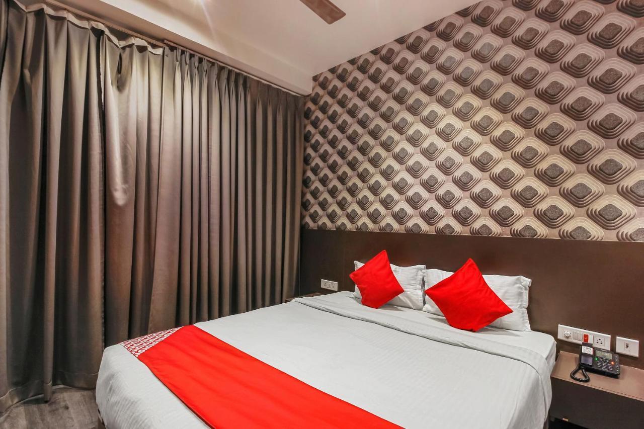 Oyo 26991 Stanza Luxurios Stay Zahirabad Bagian luar foto