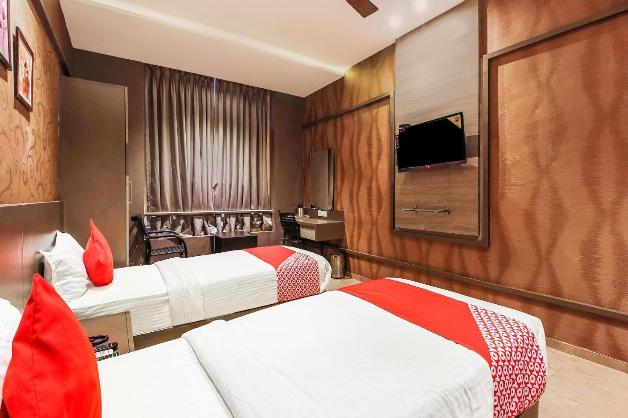 Oyo 26991 Stanza Luxurios Stay Zahirabad Bagian luar foto