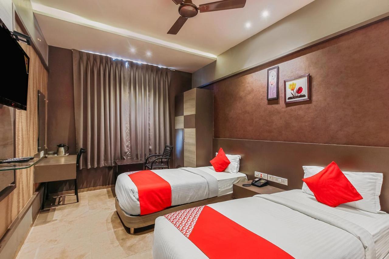 Oyo 26991 Stanza Luxurios Stay Zahirabad Bagian luar foto
