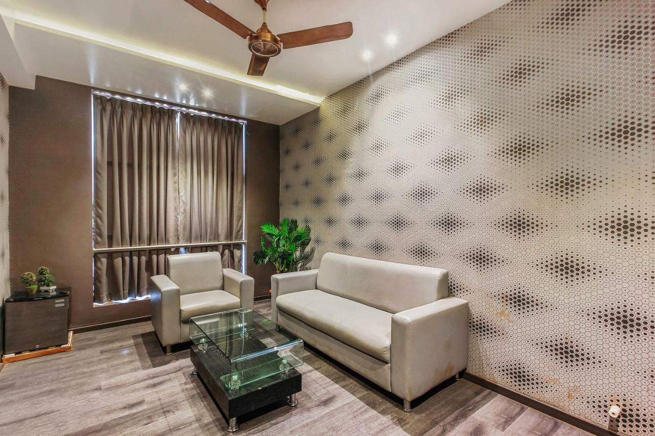 Oyo 26991 Stanza Luxurios Stay Zahirabad Bagian luar foto