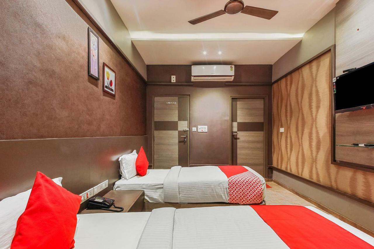 Oyo 26991 Stanza Luxurios Stay Zahirabad Bagian luar foto